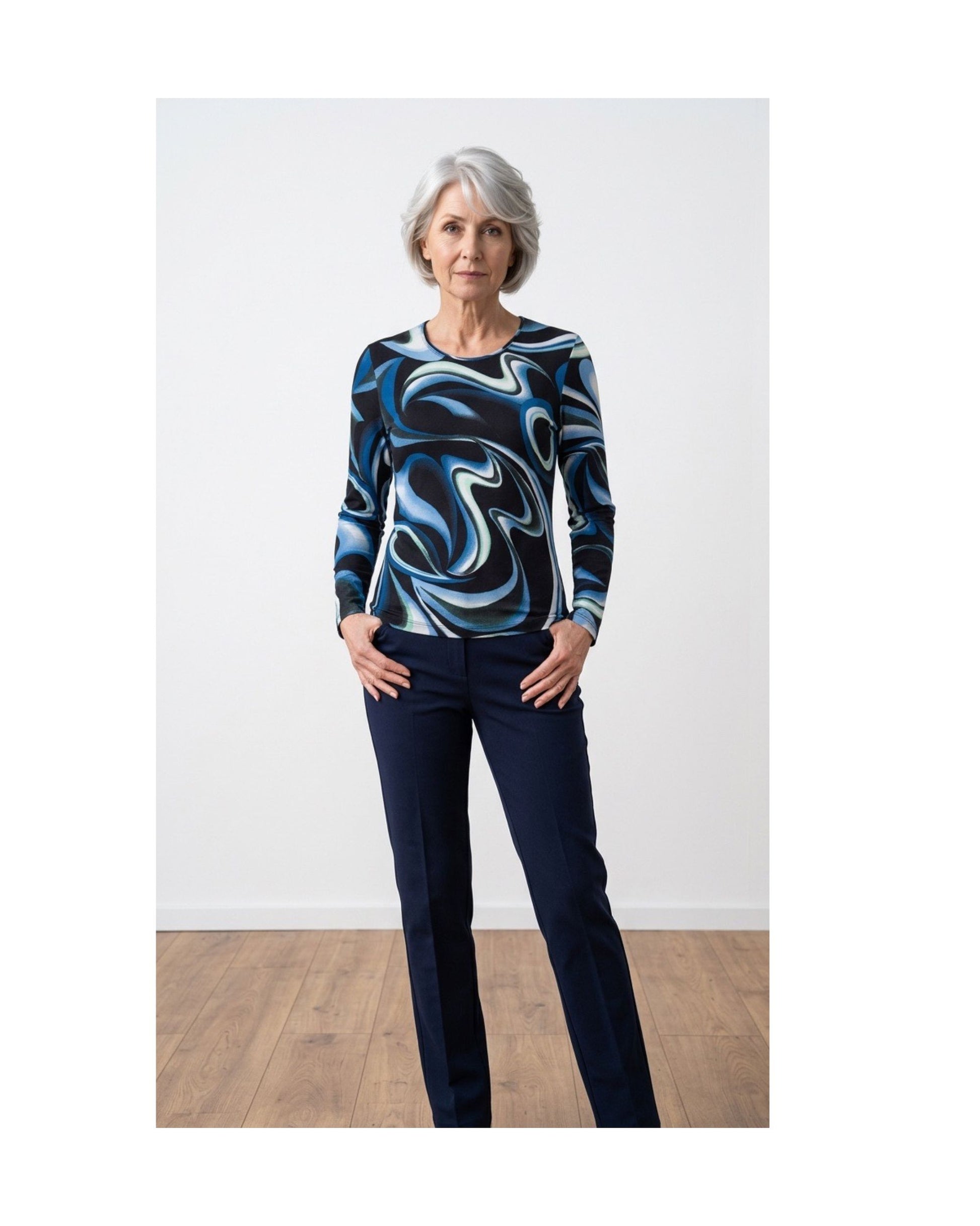 Marinello dames shirt met ronde hals, lange mouwen en stijlvol najaarsdessin in soepele viscose stretch, verkrijgbaar in twee kleuren.