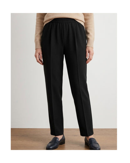 Klassieke dames broek met elastiek in de taille. pantalon met elastiek in de taille in korte lengtemaat. Marijke Mode biedt betaalbare senioren damesmode Den Haag. Mode voor Ouderen Seniorenmode