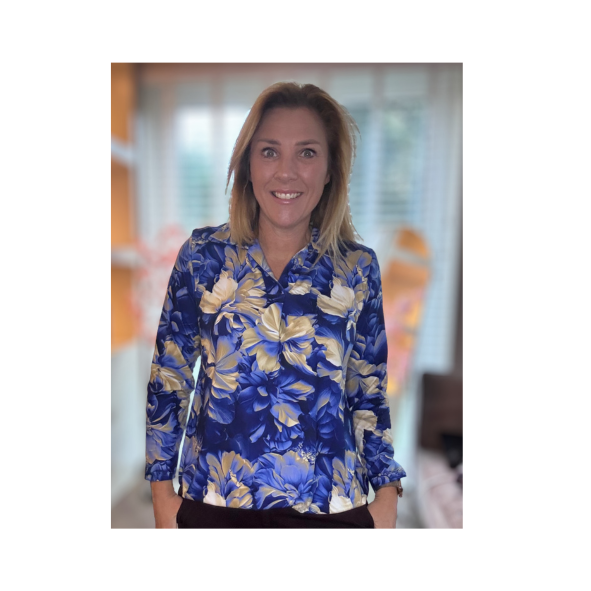 Blouson polo shirt met lange mouwen en gesloten V-hals met inzetnetje, zachte viscosemix, elastiek aan de onderzijde, verkrijgbaar in meerdere kleuren bij Marijke Mode.