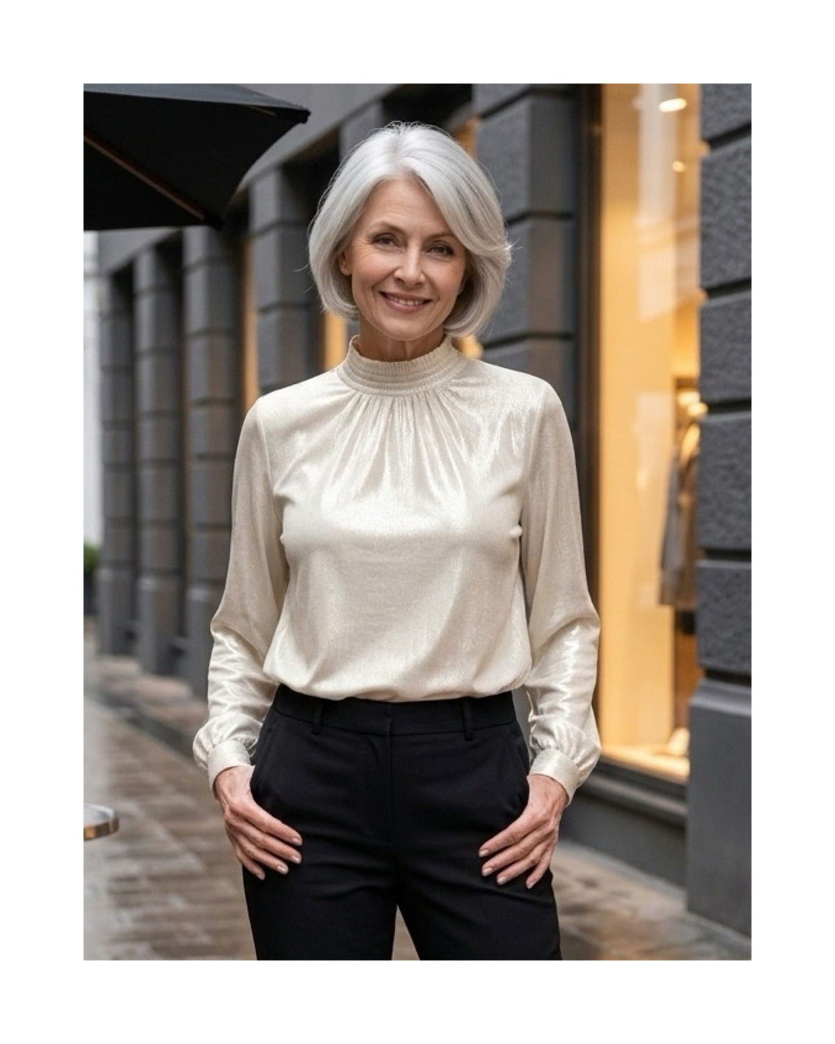 Sensia Fashion Alexia velvet koltop met gesmokte kraag, lange mouwen en elastiek bij de polsen en onderzijde, verkrijgbaar bij Marijke Mode.