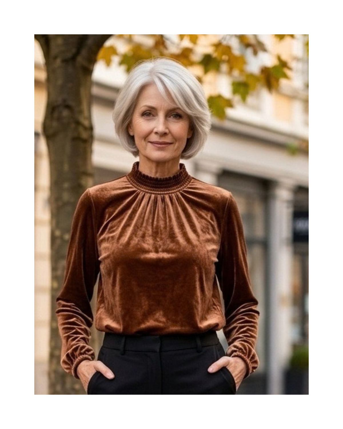 Sensia Fashion Alexia velvet koltop met gesmokte kraag, lange mouwen en elastiek bij de polsen en onderzijde, verkrijgbaar bij Marijke Mode.