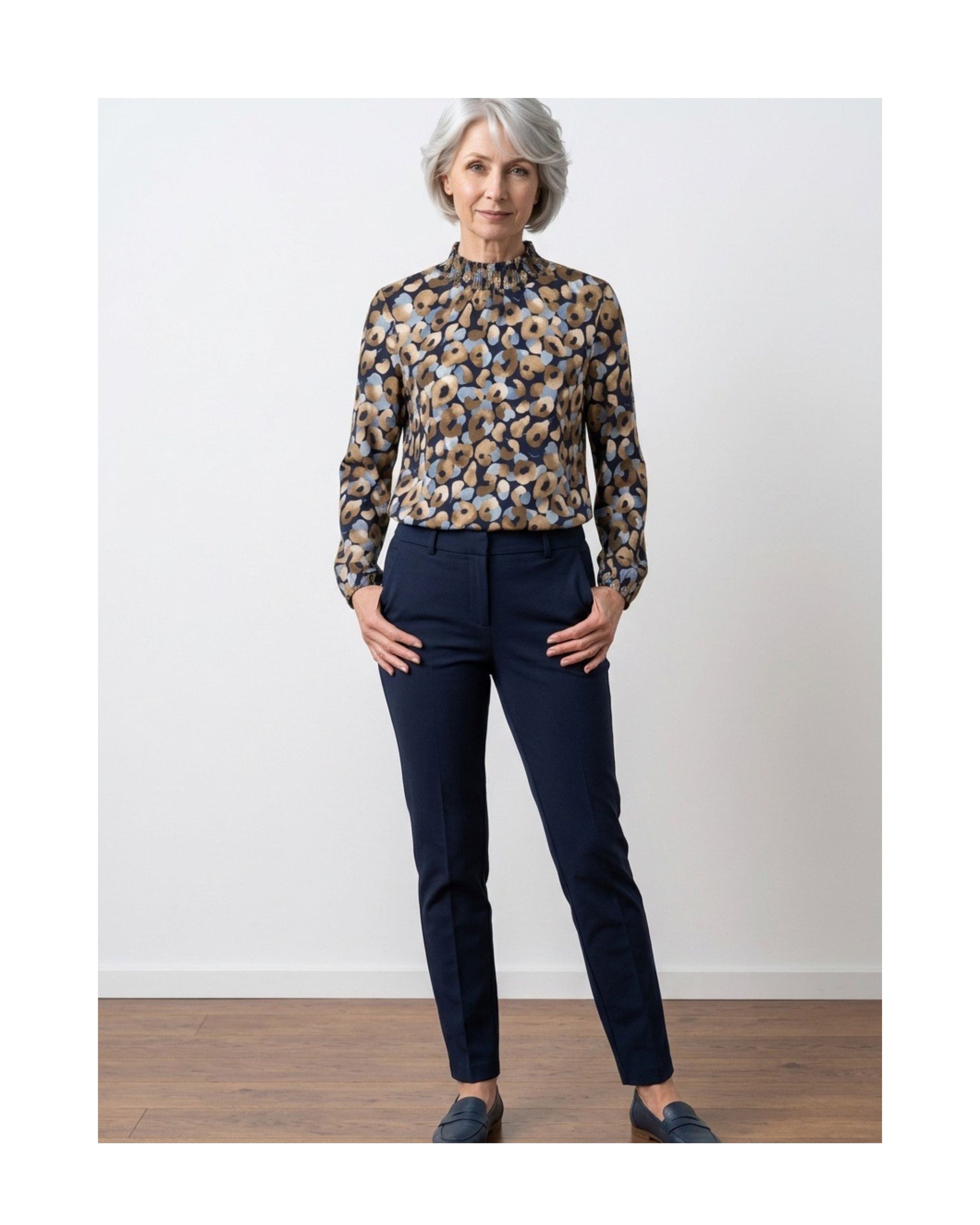 Sensia Fashion dames blousonshirt met gesmokte turtleneck en elastische boorden, verkrijgbaar bij Marijke Mode