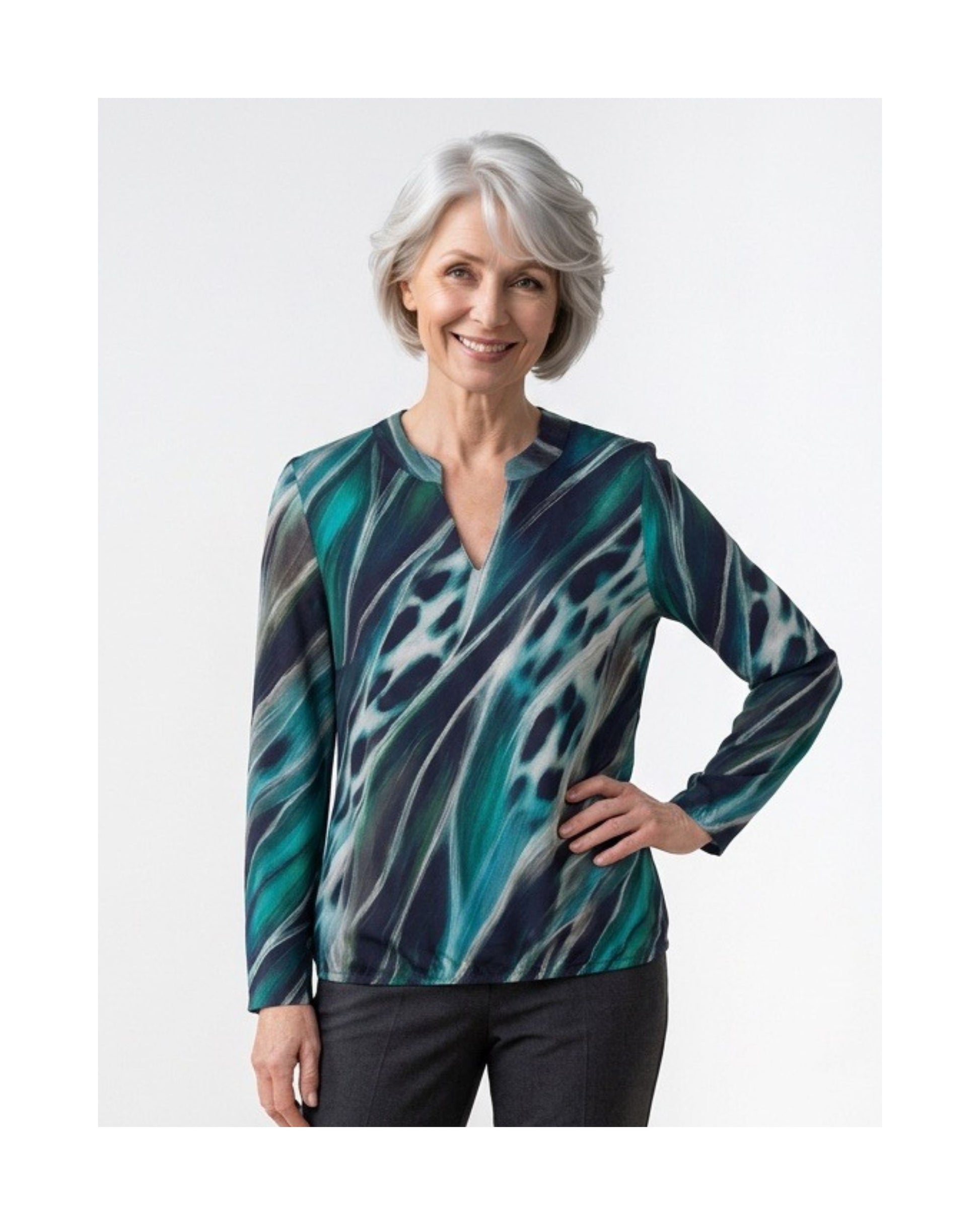 Sensia Fashion Barby top in emeraldgroen, donkerblauw en wit, verkrijgbaar bij Marijke Mode