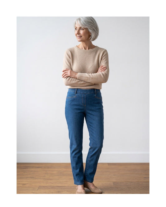 Sensia Fashion Patti damesjeans met veel stretch, elastische tailleband, riemlussen en vier zakken, verkrijgbaar bij Marijke Mode