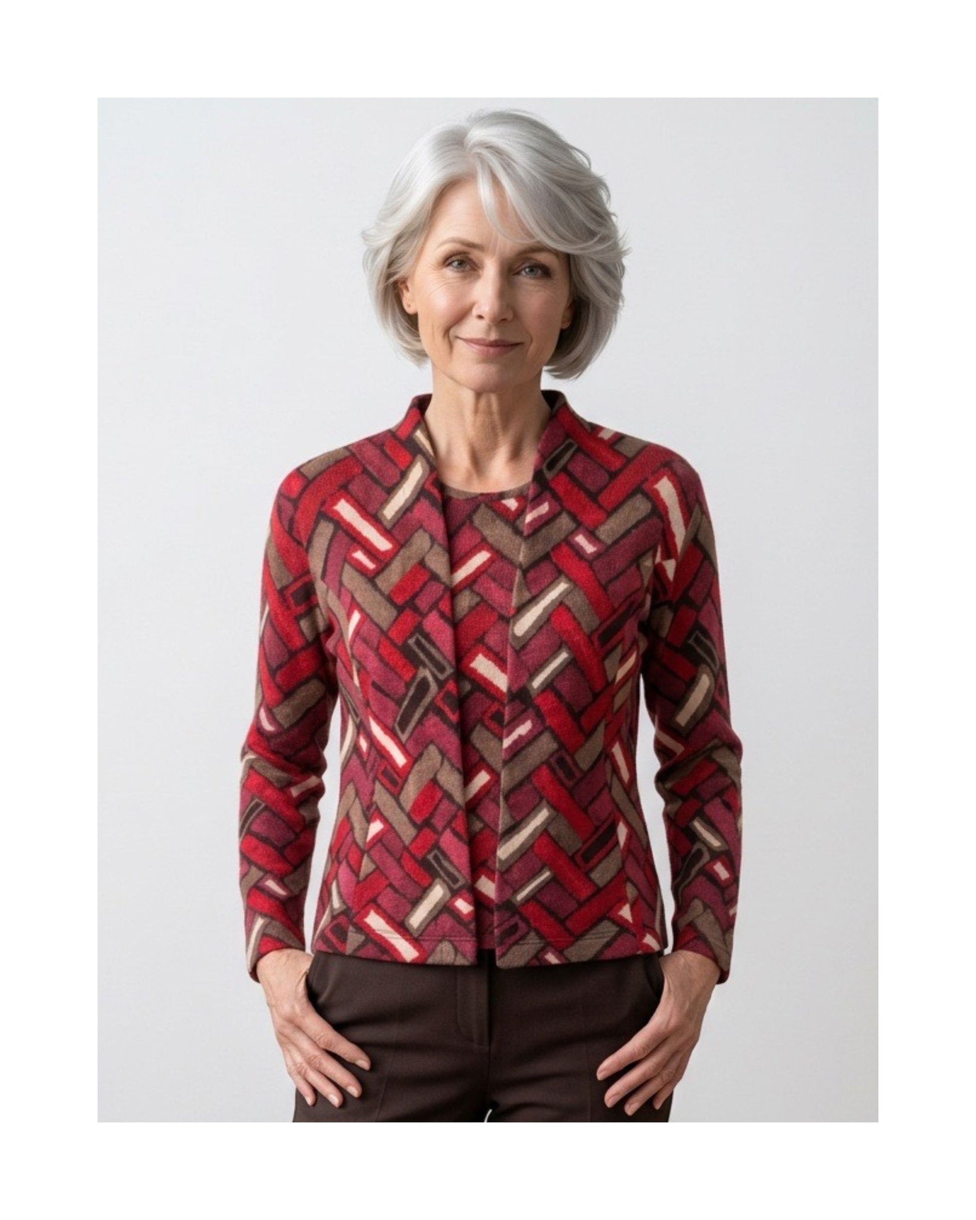 Sensia Fashion twinset Chantely in marine en zand met fantasieprint, bestaande uit een vest en shirt.