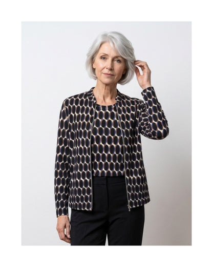 Sensia Fashion twinset Chantely in marine en zand met fantasieprint, bestaande uit een vest en shirt. door Marijke Mode