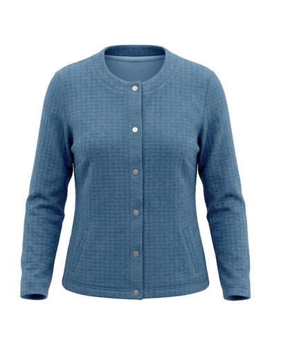 Sensia Fashion Risana vestjasje met fijne structuur, ronde hals, zakjes en parelmoer knopen, verkrijgbaar bij Marijke Mode.