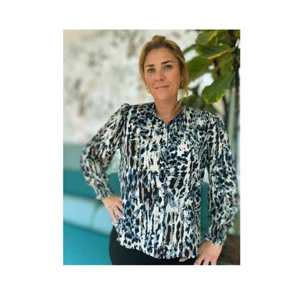 sensia blouse anjeta. blouse met gesmokte mouwen. verkocht door marijke mode
