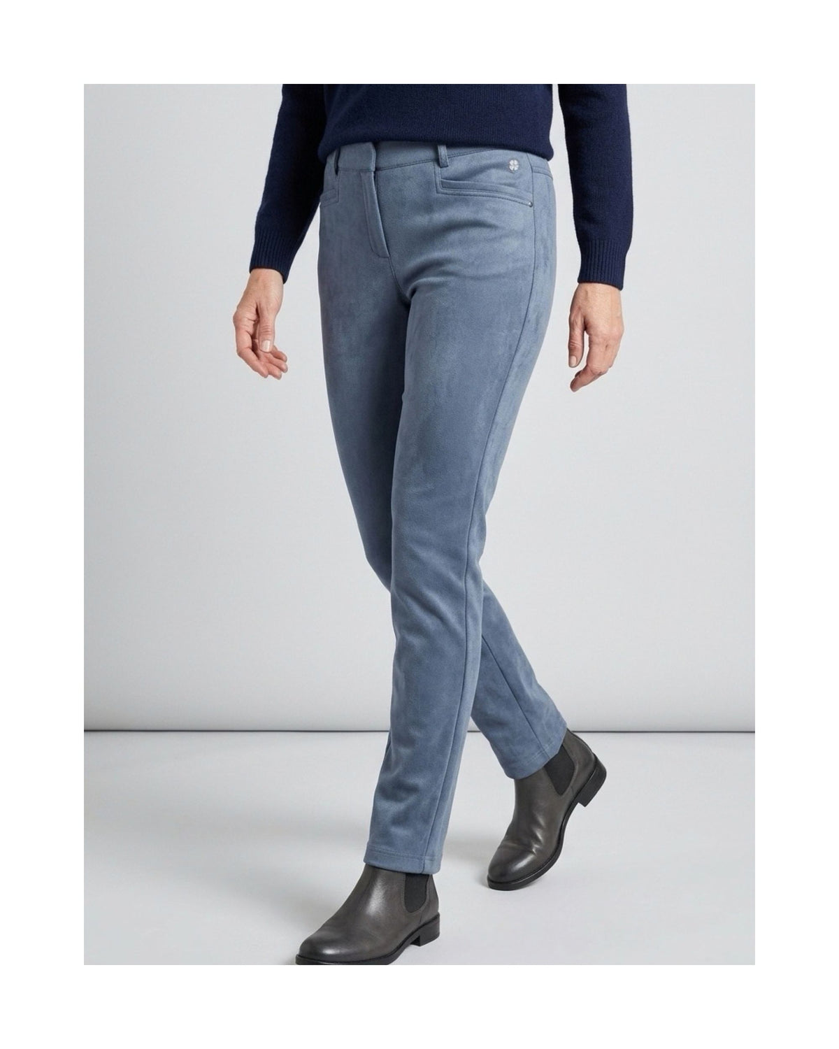 dames pantalon van sensia Fashion met micro-suèdine look en rechte pijpen, verkrijgbaar bij Marijke Mode.