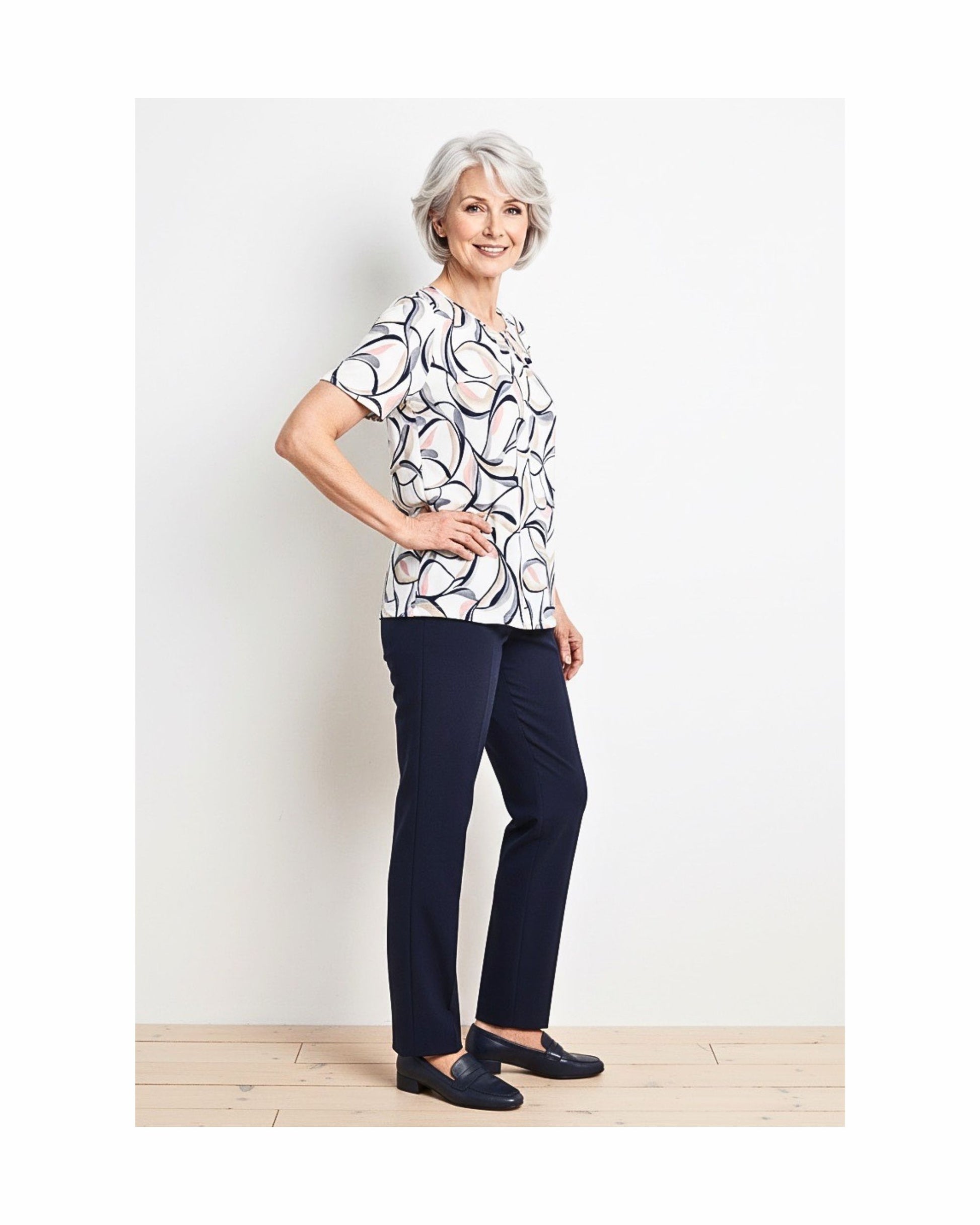 shirt van viscose ronden hals en spiltjes verkocht door Marijke Mode