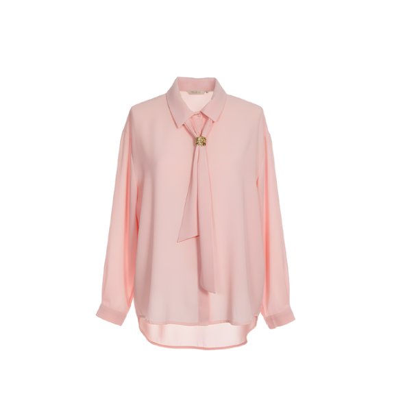 Soepele lange blouse met bedekte knopen en losse stropdas van Marijke Mode