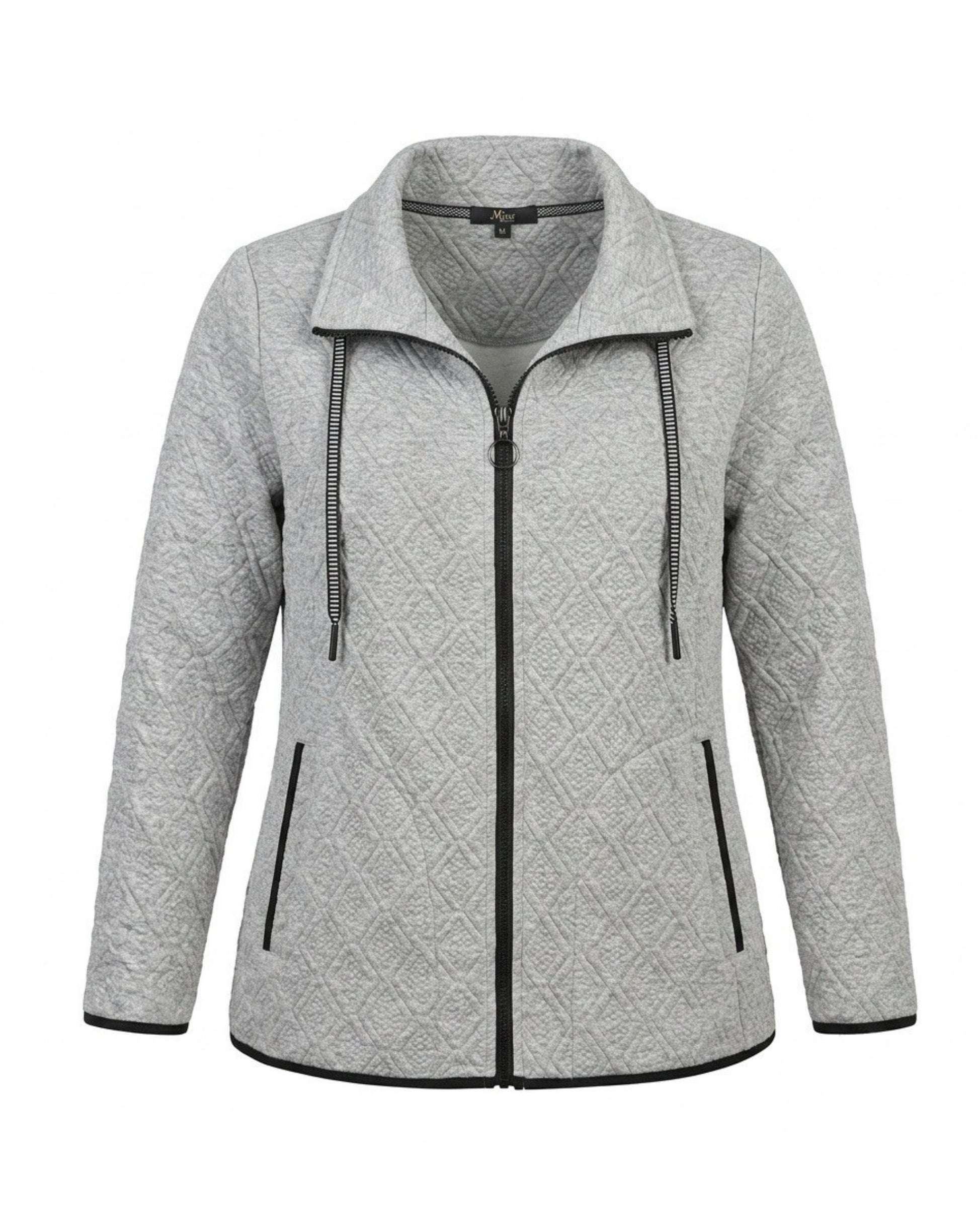 Sportief dames vestjasje met kraag, ritssluiting, veterdetail, twee zakken en zwarte contrastbies – Marijke Mode