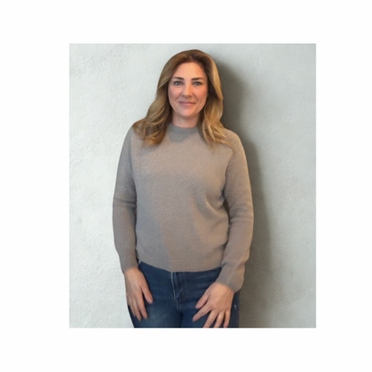 Zachte alpaca trui met ronde hals en lange mouwen in voorjaarskleur van Marijke Mode