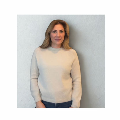 Zachte alpaca trui met ronde hals en lange mouwen in voorjaarskleur van Marijke Mode