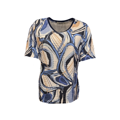 Elegant twinset van Sensia Fashion in indigo blauw, donkerblauw en beige. De set bevat een vest met ritssluiting en een los T-shirt, beide met een grafische print. Gemaakt van 95% viscose en 5% elasthan voor optimaal comfort en stijl.verkocht door Marijke Mode