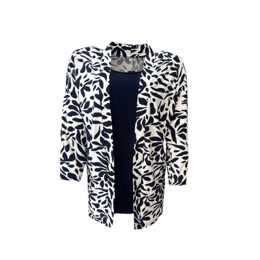 2-in-1 twinset met effen top en dessin jasje, gemaakt van zachte viscosemix, luchtig en comfortabel, verkrijgbaar in diverse dessins bij Marijke Mode."