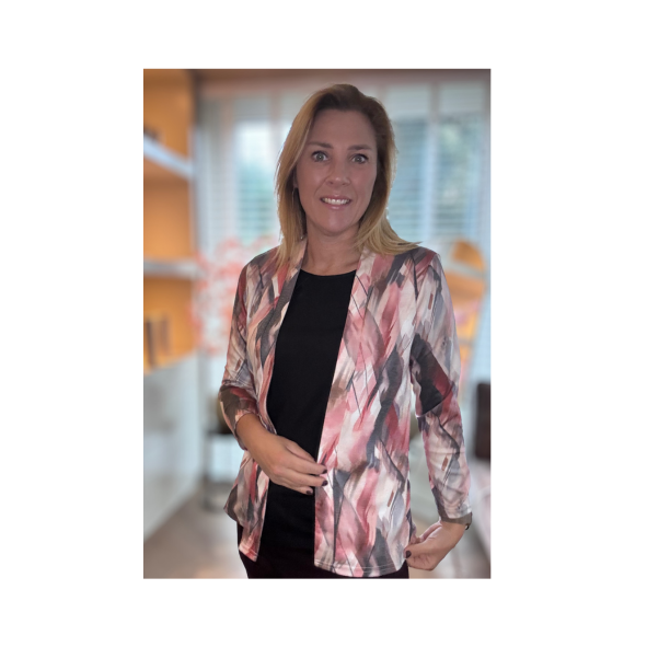 two in one twinset. lijkt tweedelig maar zit aan elkaar vast. ronde hals lange mouwen. vets. verkrijgbaar bij marijkemode