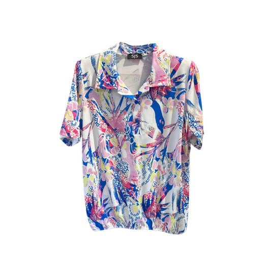 polo shirt met korte mouwen en elastiek aan de onderzijde in zomerse kleuren gemaakt van viscode. verkrijgbaar bij Marijke Mode