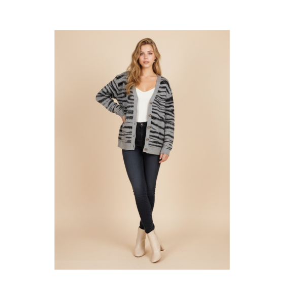 Soepel vest met knopen en V-hals in dierenprint – Marijke Mode