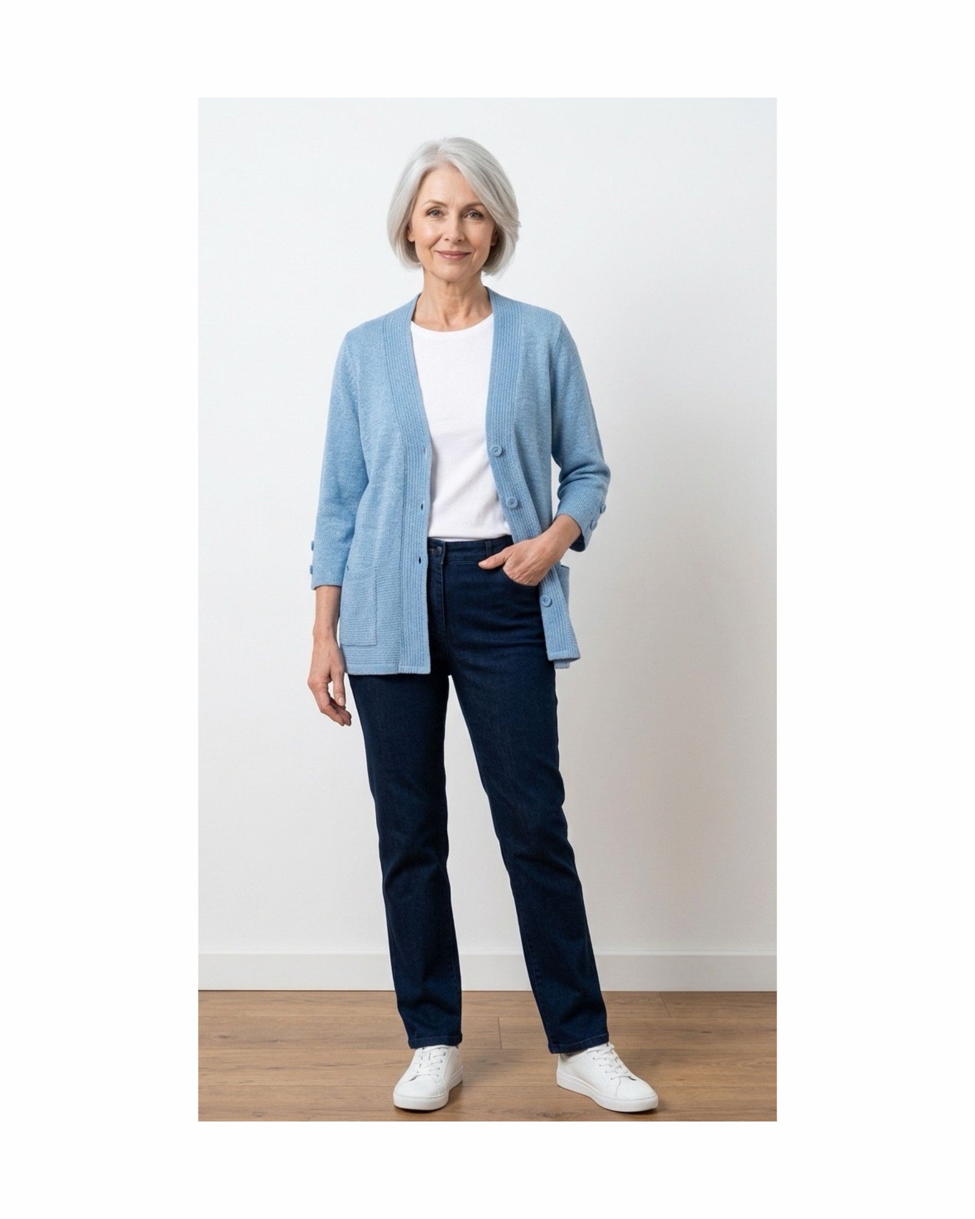 klassiek dames vest met v hals en zakjes en knopen. verkocht door Marijke Mode
