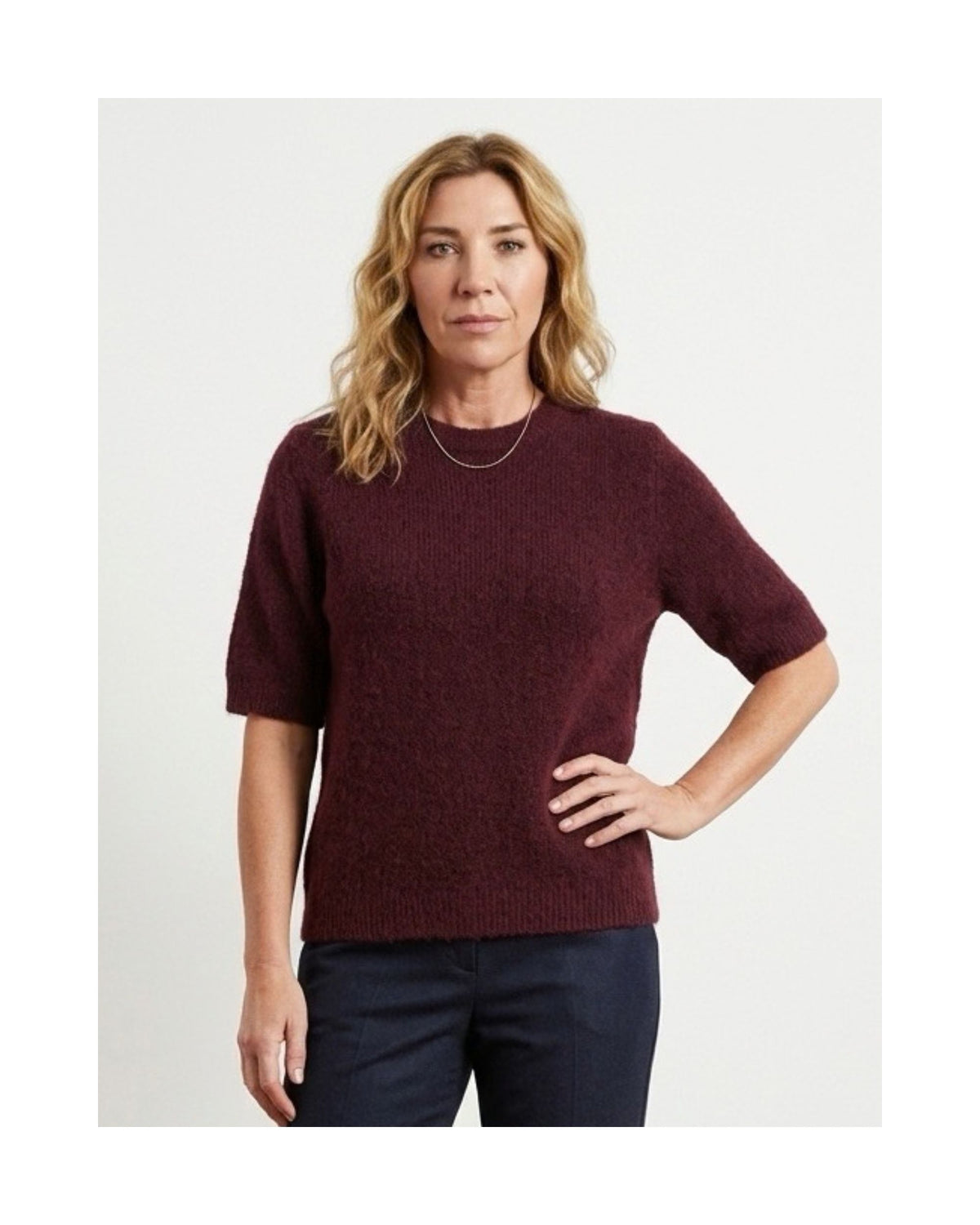 Zachte trui met alpaca, ronde hals en halflange mouwen, verkrijgbaar bij Marijke Mode.